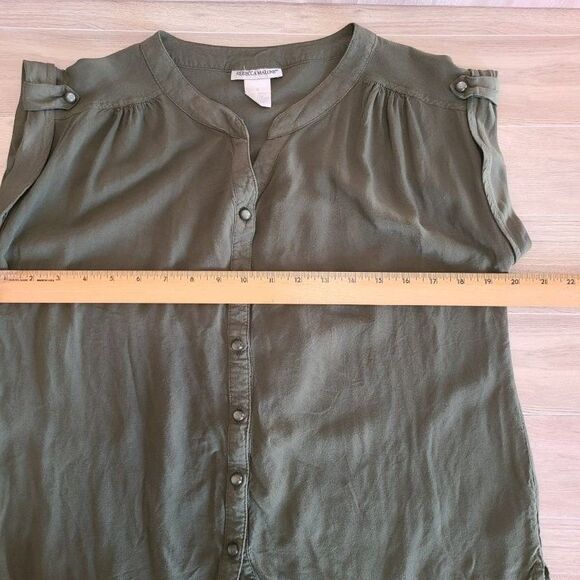 Rebecca Malone Green Blouse S – Rayon V-Neck, Button Tab Sleeves, Lightweight - Picture 6 of 7